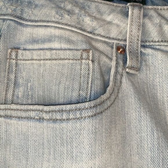 Wild Fable Light Wash Distressed Highest Rise Curvy Mom Jeans Size 10/30 Waist - Picture 3 of 8